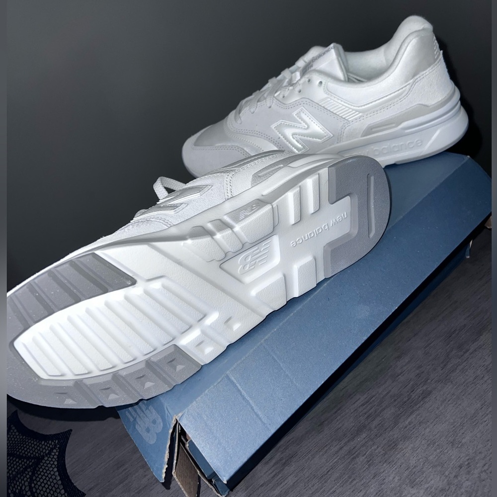 BRAND NEW!! New Balance 997H Size 9.5